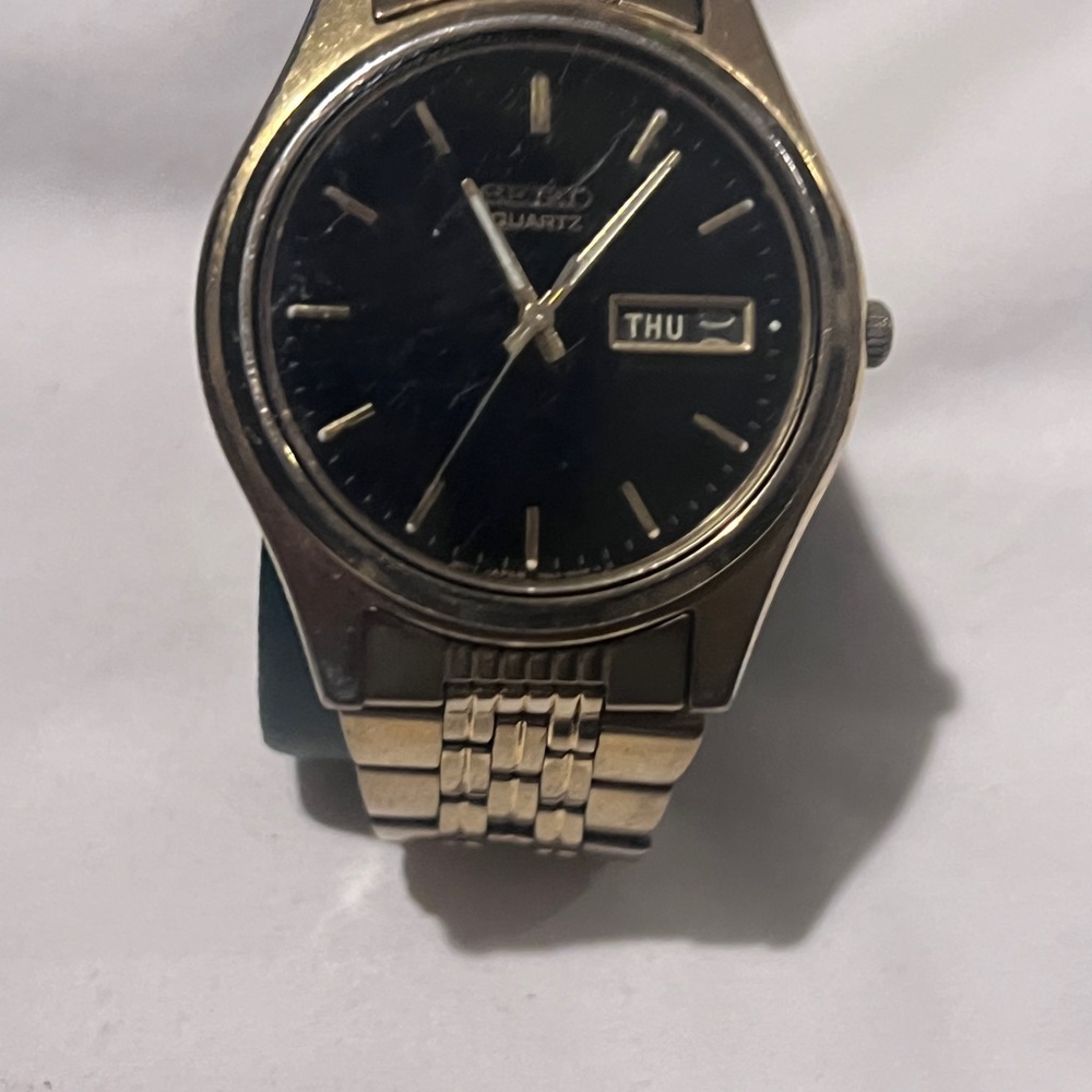 Seiko Rare Vintage Calendar  Day Date Gold Tone black Quartz Dial Watch